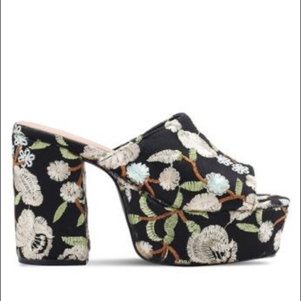 Public desire heels